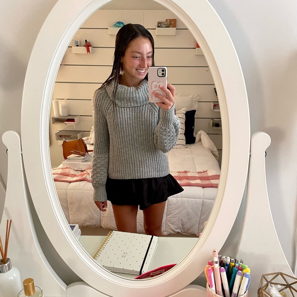 Comfiest sweater! Perfect for this fall❤️